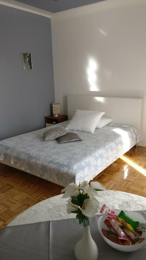 Apartmani Nimcevic Биоград на Мору Екстериор снимка
